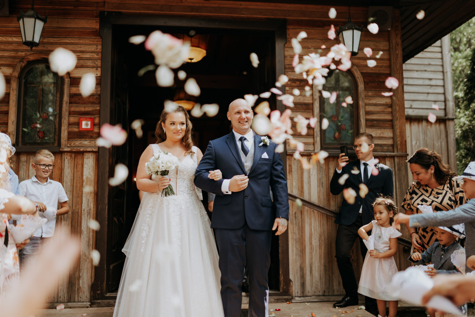 ślub w drewnianym kościele Warszawa